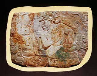 Kungens bröstkorg och en hovman från Tikal (jade)